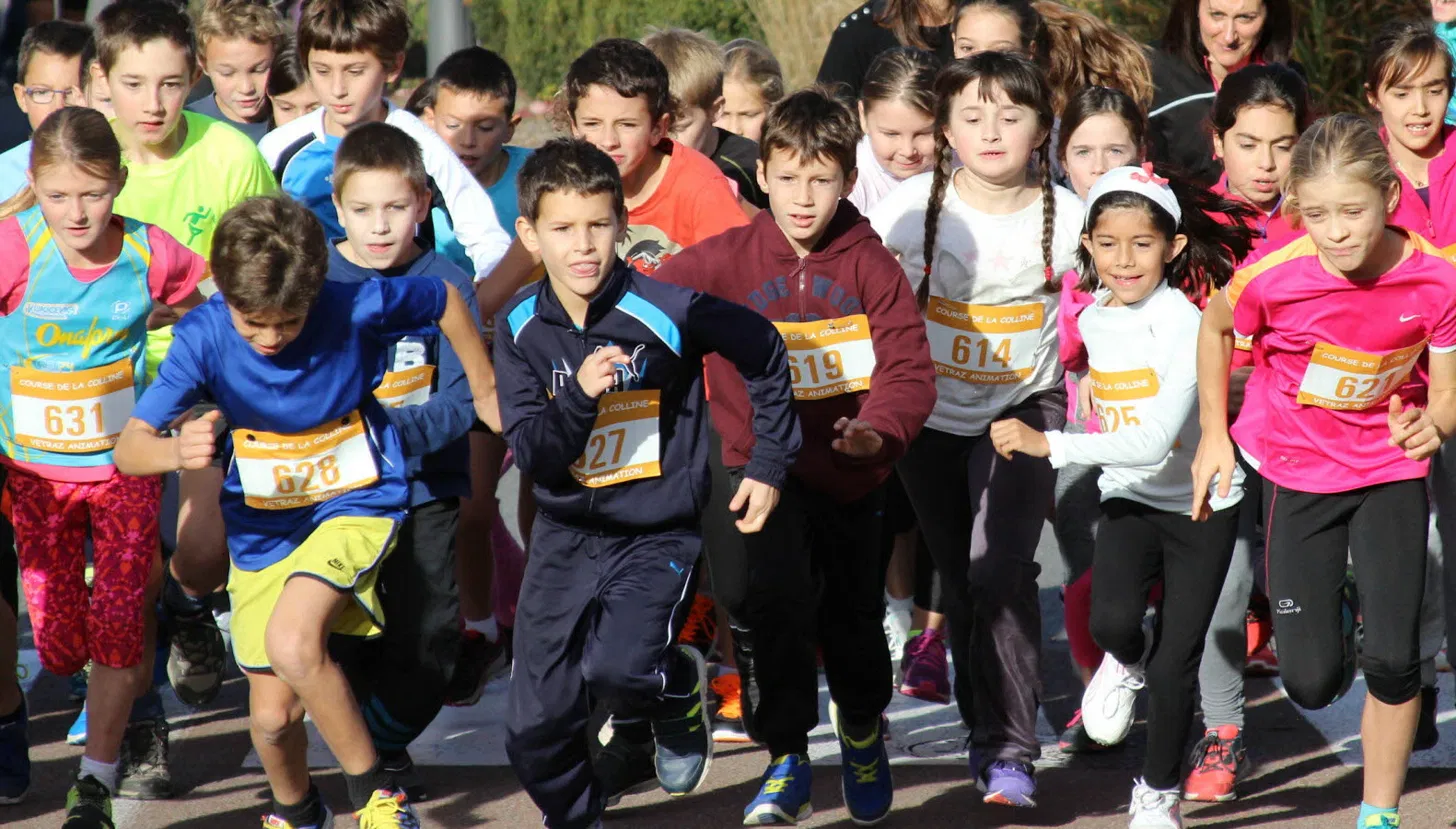 Départ des enfants de la Course de la colline